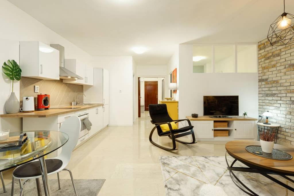 Spacious Stylish Studio Up To 4Ppl Close To Centre เทสซาโลนิกิ ภายนอก รูปภาพ
